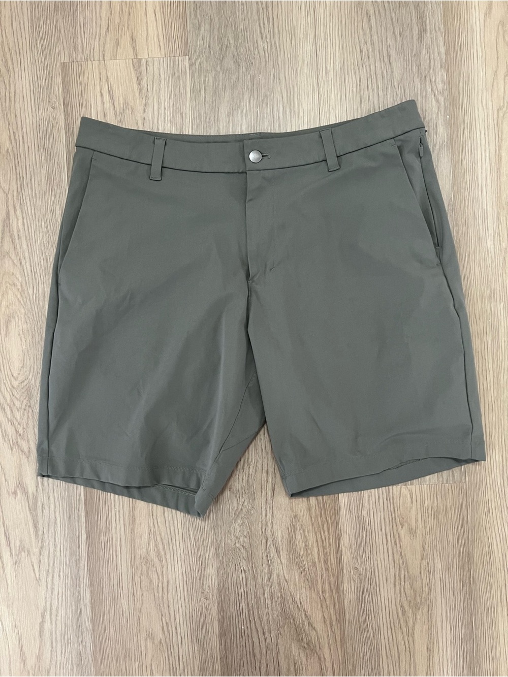 Lululemon Men’s ABC Commission 9” Shorts Light Olive 36 LM7AK3S